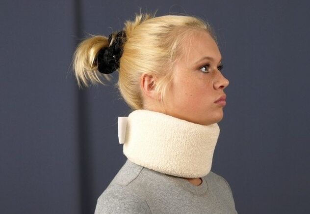 To treat cervical osteochondrosis, women should wear a Shants necklace