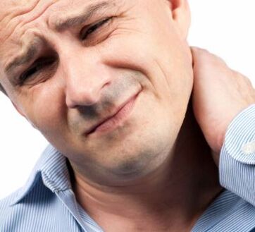 Pain and aches in the neck are symptoms of spinal osteochondrosis. 